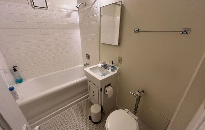 1 bed, 1 bath, $995, Unit 45
