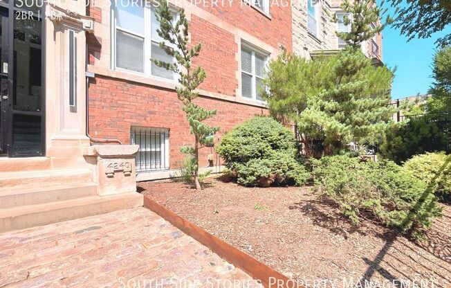 4240 S CALUMET AVE