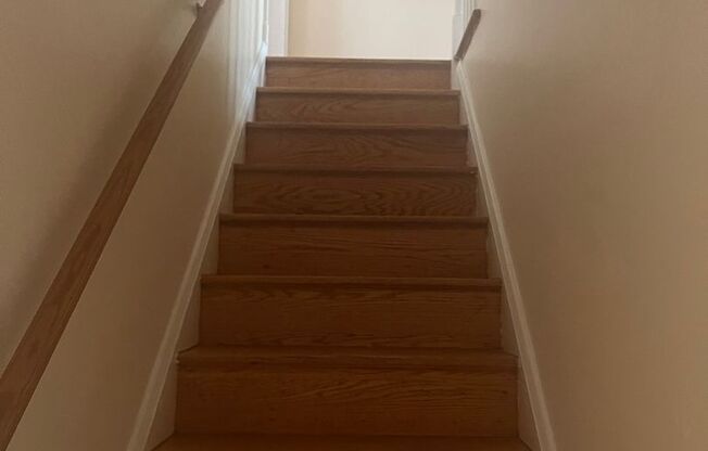 3bed 1.5 Bathroom Townhome located 4353 Robertson Ave