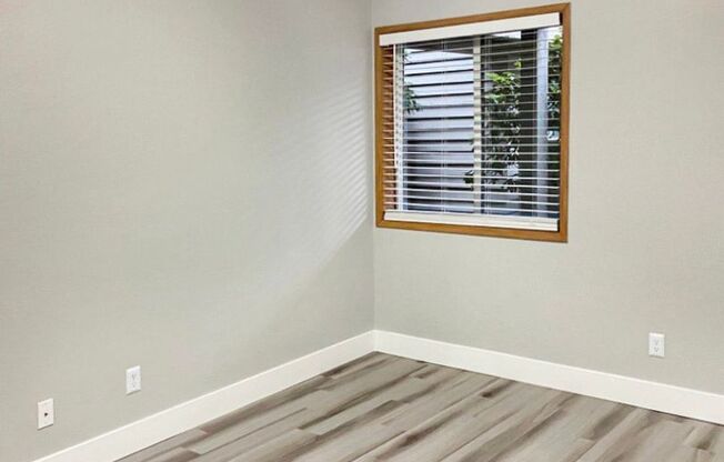 2 beds, 1 bath, 700 sqft, $1,695, Unit A14