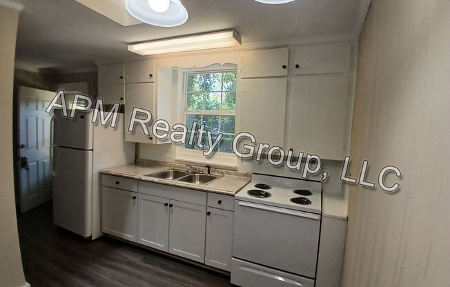 2 beds, 1 bath, $1,195