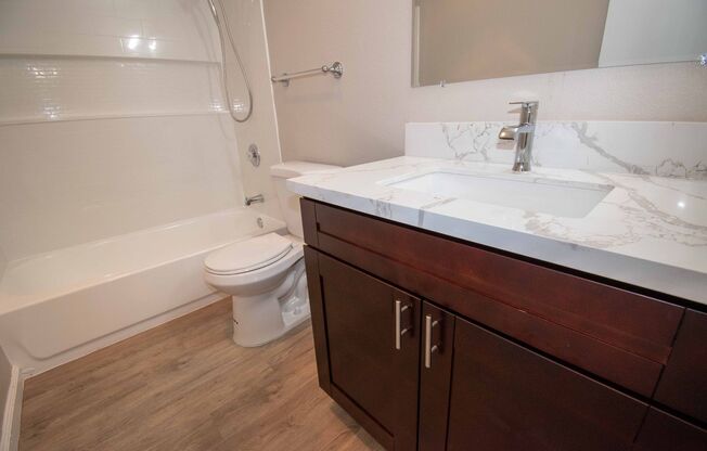 2 beds, 1 bath, $1,975, Unit 4960-01