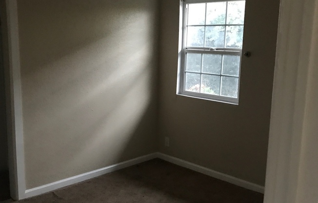 2 beds, 1 bath, 700 sqft, $2,700, Unit 2