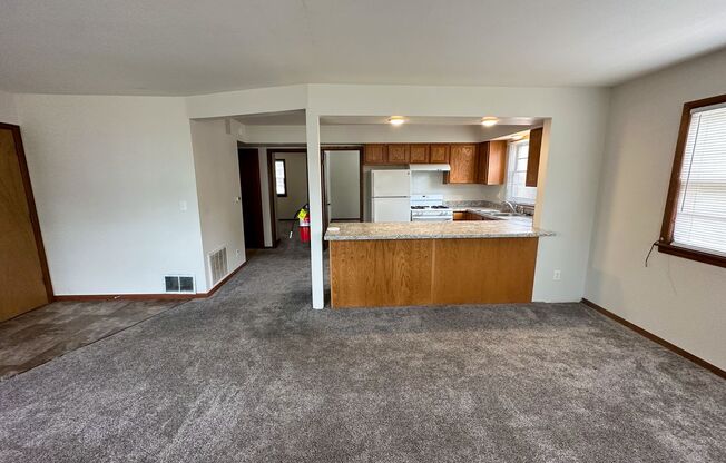 2 beds, 1 bath, $925