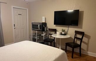 Studio, 1 bath, 300 sqft, $1,395, Unit A5