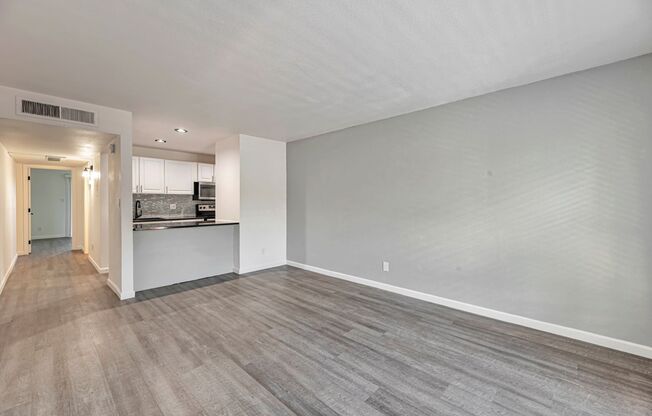 first month's rent free 1 bed 1 bath renovated apartment homes