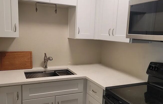 1 bed, 1 bath, 605 sqft, $990, Unit #111