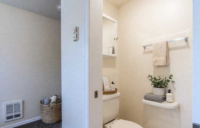 Studio, 1 bath, 130 sqft, $725, Unit D-3