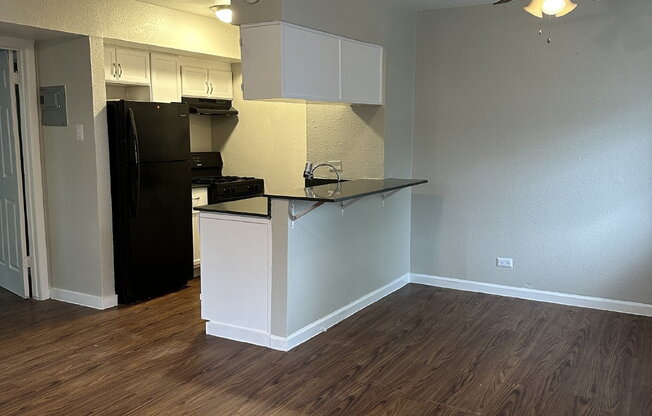 711 E CARSON ST