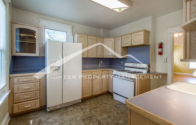 3 beds, 1 bath, $2,200