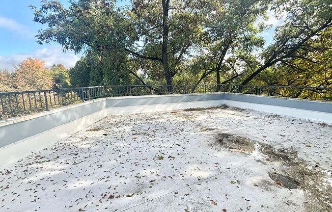 3 beds, 2 baths, 985 sqft, $2,495, Unit 401