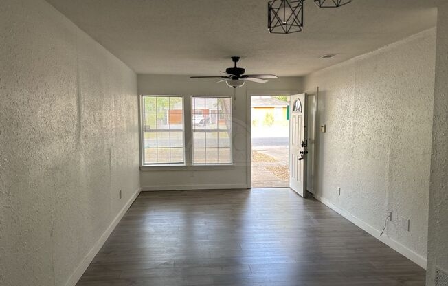 2 beds, 1 bath, $995, Unit 1704 Alamo Ave