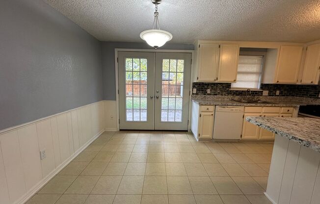 3 beds, 1 bath, $1,260