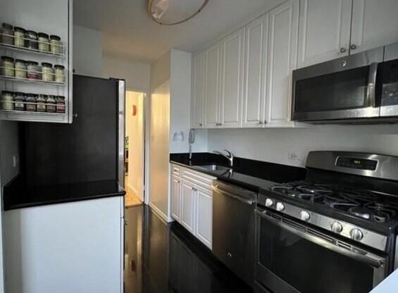 1 bed, 1.5 baths, $5,762, Unit 16A