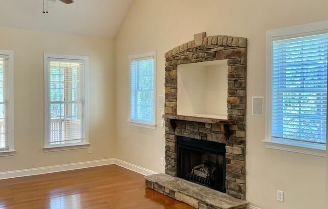 Great Home in Gated Community with Bonus Room!