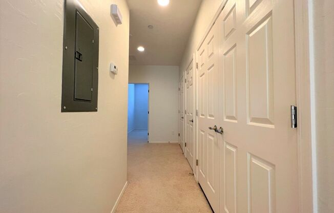 3 beds, 2 baths, $1,590, Unit # 2142