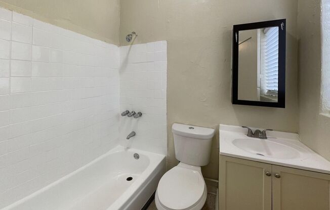 Studio, 1 bath, 400 sqft, $1,150, Unit 206