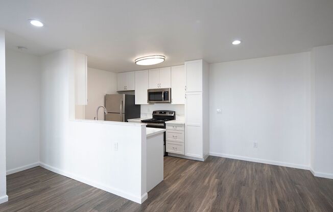 2 beds, 2 baths, 965 sqft, $2,995, Unit 217