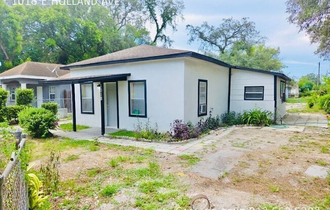1018 E HOLLAND AVE