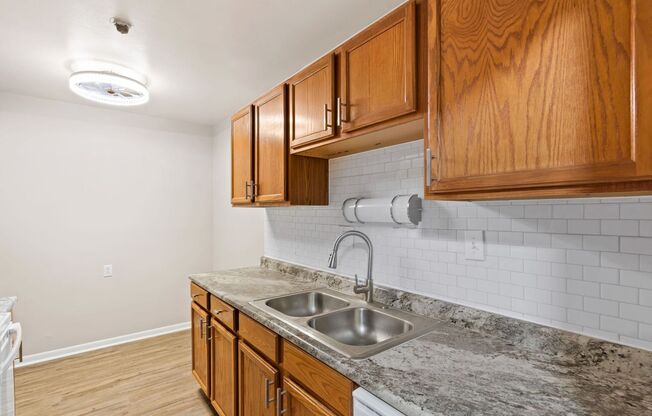 2 beds, 1 bath, $925, Unit 206