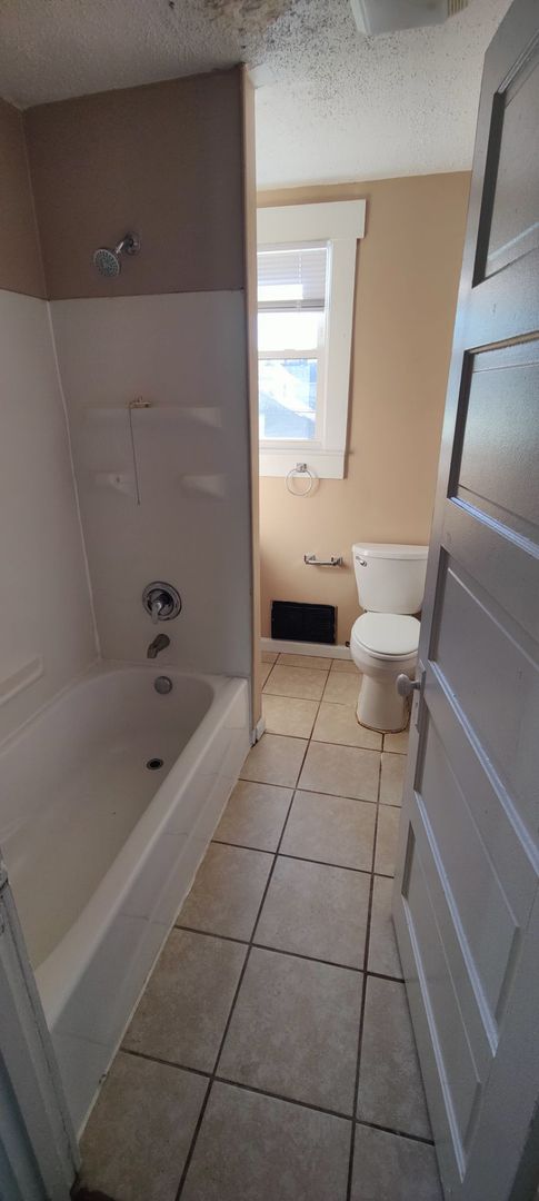 3 beds, 2 baths, $1,195