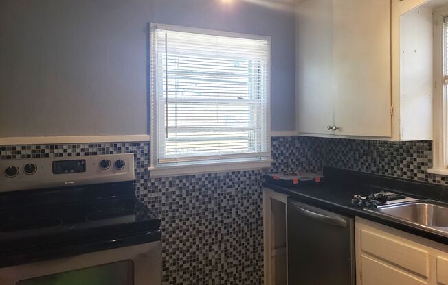 2 beds, 1 bath, $1,050, Unit 443