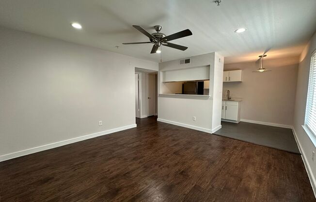 Lakewood Gardens - 5408 Reiger Ave