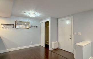 2 beds, 1 bath, $2,550, Unit Apt 109