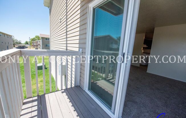 2 beds, 1 bath, 840 sqft, $1,099, Unit 77