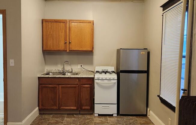 1 bed, 1 bath, 600 sqft, $825, Unit 1