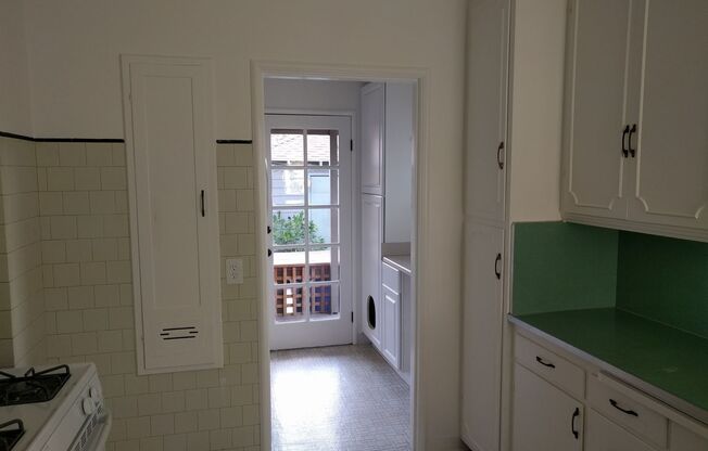 2 beds, 1 bath, $3,500