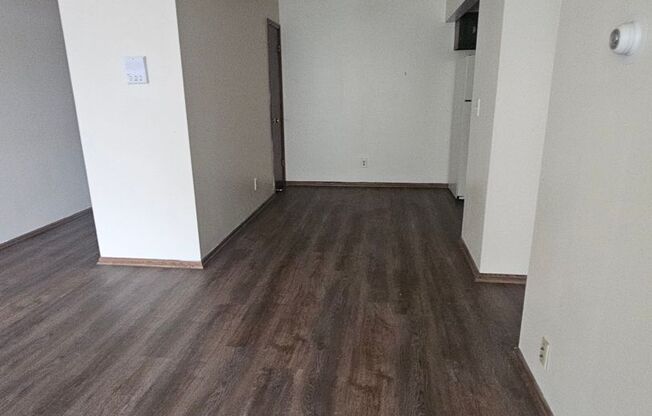 1 bed, 1 bath, 700 sqft, $899, Unit Custer-308