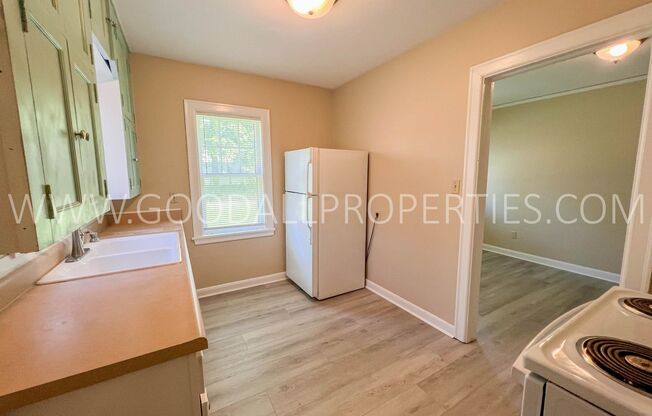 4 Bedroom Brick home in Windsor Heights cul-de-sac
