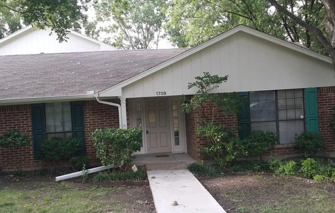 1709 WOODLAWN PKWY