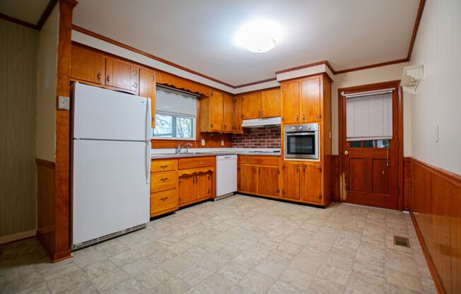 3 beds, 2 baths, $1,500