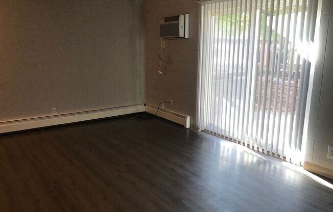 Apartment off 28th and Clyde Park Available