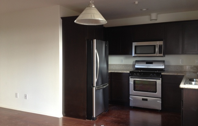 3 beds, 3 baths, $4,000, Unit 2