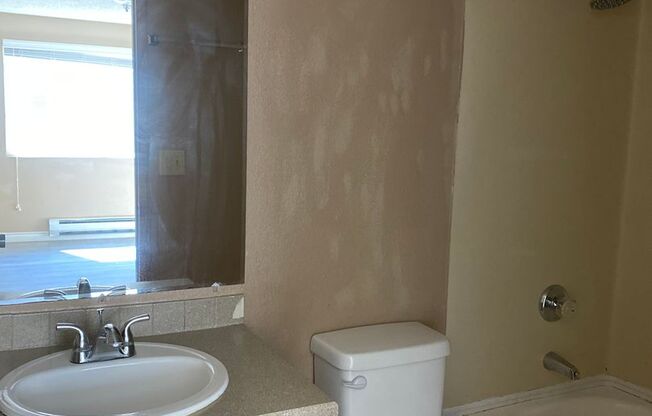3 beds, 2 baths, 643 sqft, $2,550, Unit B402