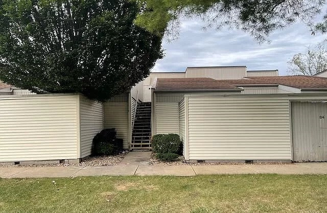 6831 N FROSTWOOD PKWY