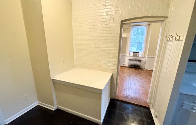 Studio, 1 bath, $1,050, Unit #4