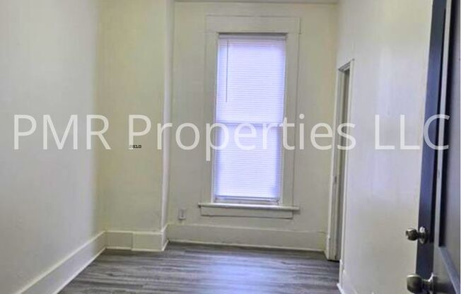 828 Ave B