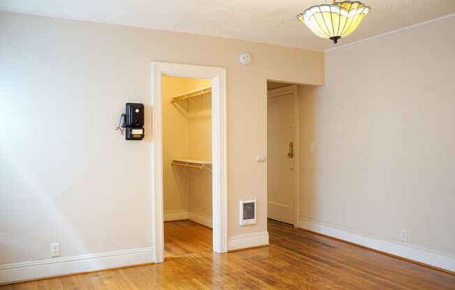 Lease this Vintage Studio Blocks from Providence Park & NW 21st Ave!