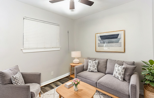 2 beds, 1 bath, 900 sqft, $939, Unit 21