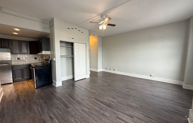 Studio, 1 bath, 430 sqft, $1,375, Unit 819