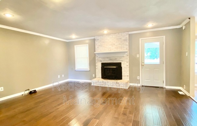 802 TIVERTON PL
