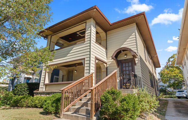 Charming 2-Bed Home with Hardwood Floors & Bright, Open Living Spaces!