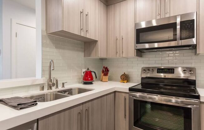 Remodeled 2 Bed / 2 Bath Condo – Valley Village