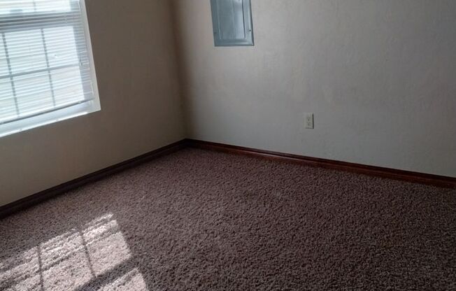 2 beds, 1 bath, 900 sqft, $850, Unit MAIN