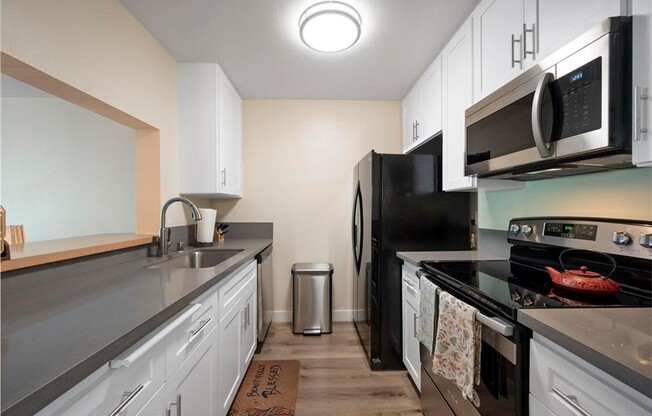 1 bed, 1 bath, 683 sqft, $2,450, Unit E118