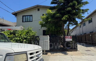 702 VINE ST